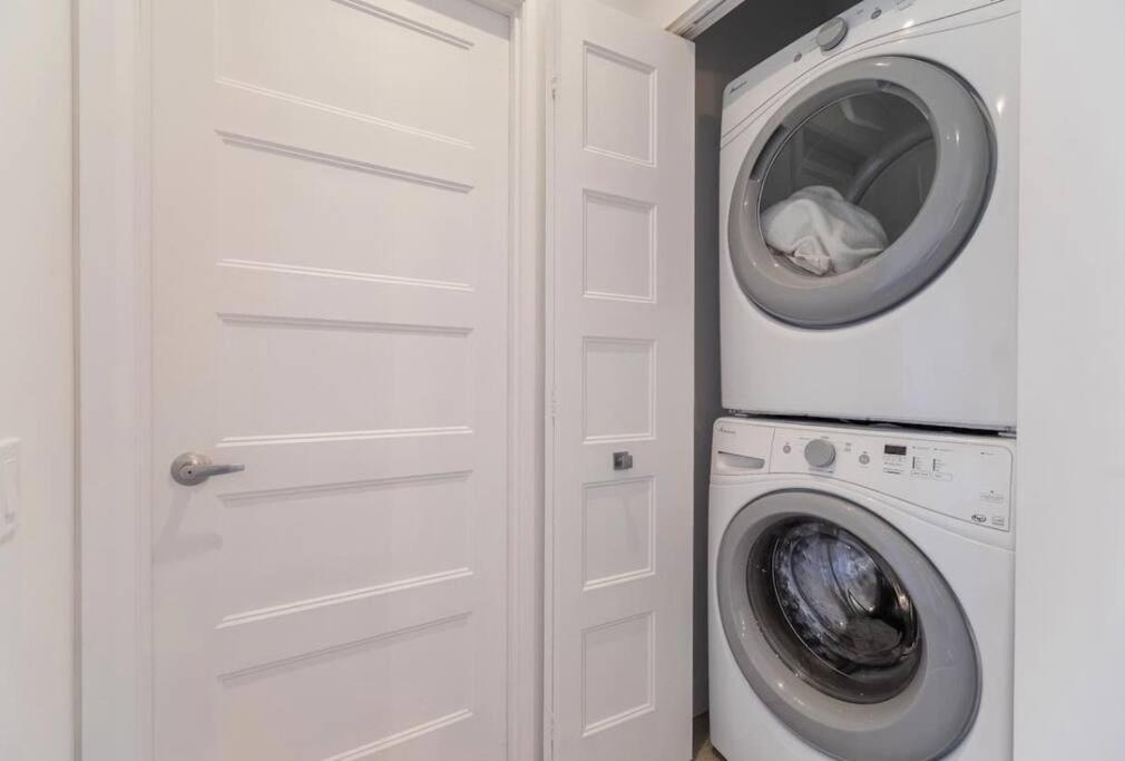 Penthouse With Free Indoor Parking Downtown Apartment Квебек Екстериор снимка