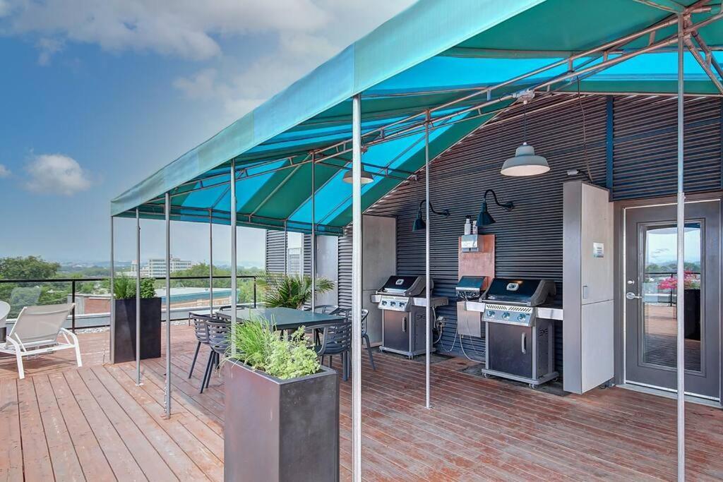 Penthouse With Free Indoor Parking Downtown Apartment Квебек Екстериор снимка
